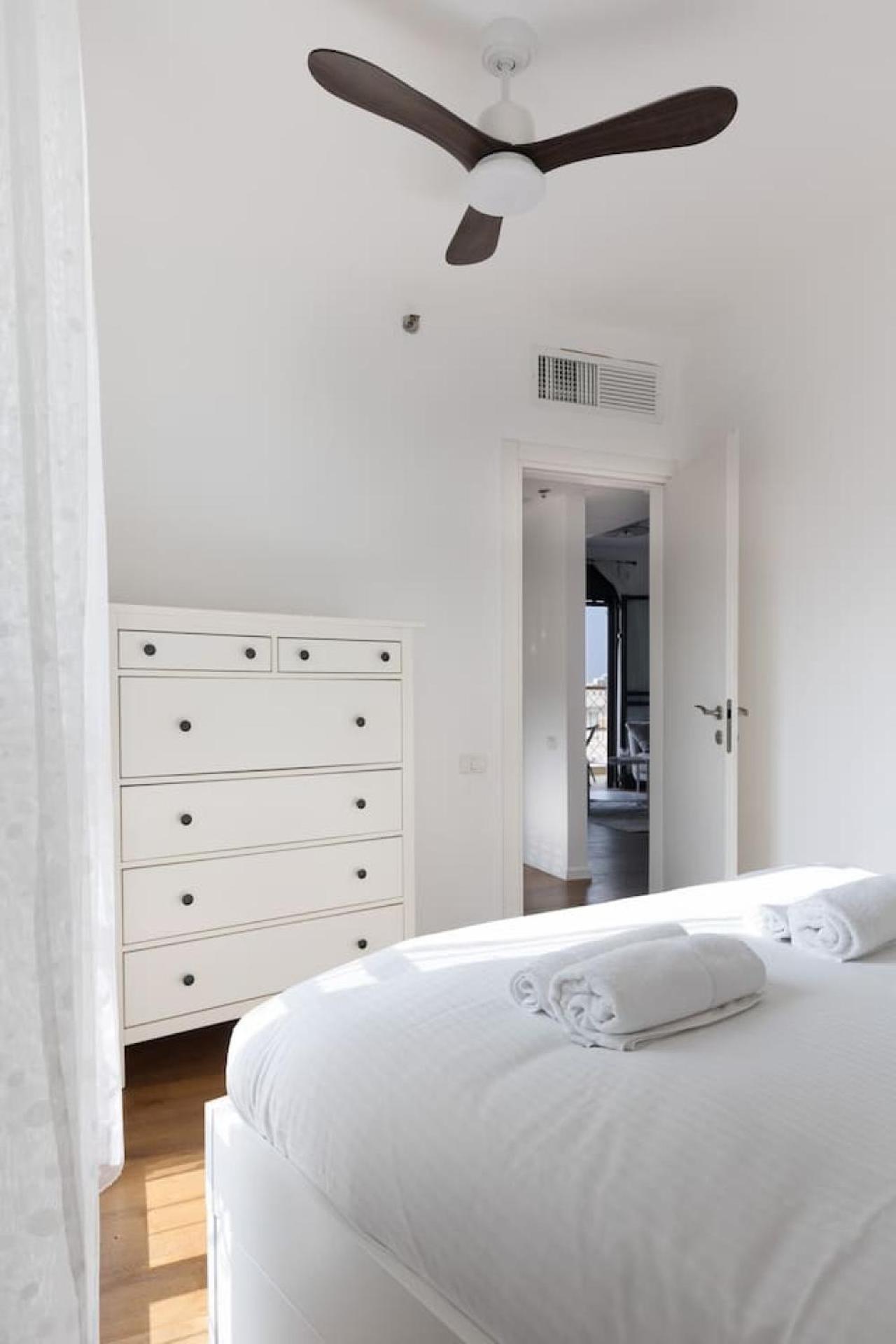 Elegant Apartment W Balcony & Mamad In Heart Of Tel Aviv By Sea N' Rent Exterior photo